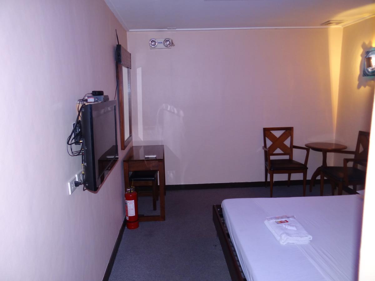 Elegance Guesthouse Pasay Esterno foto