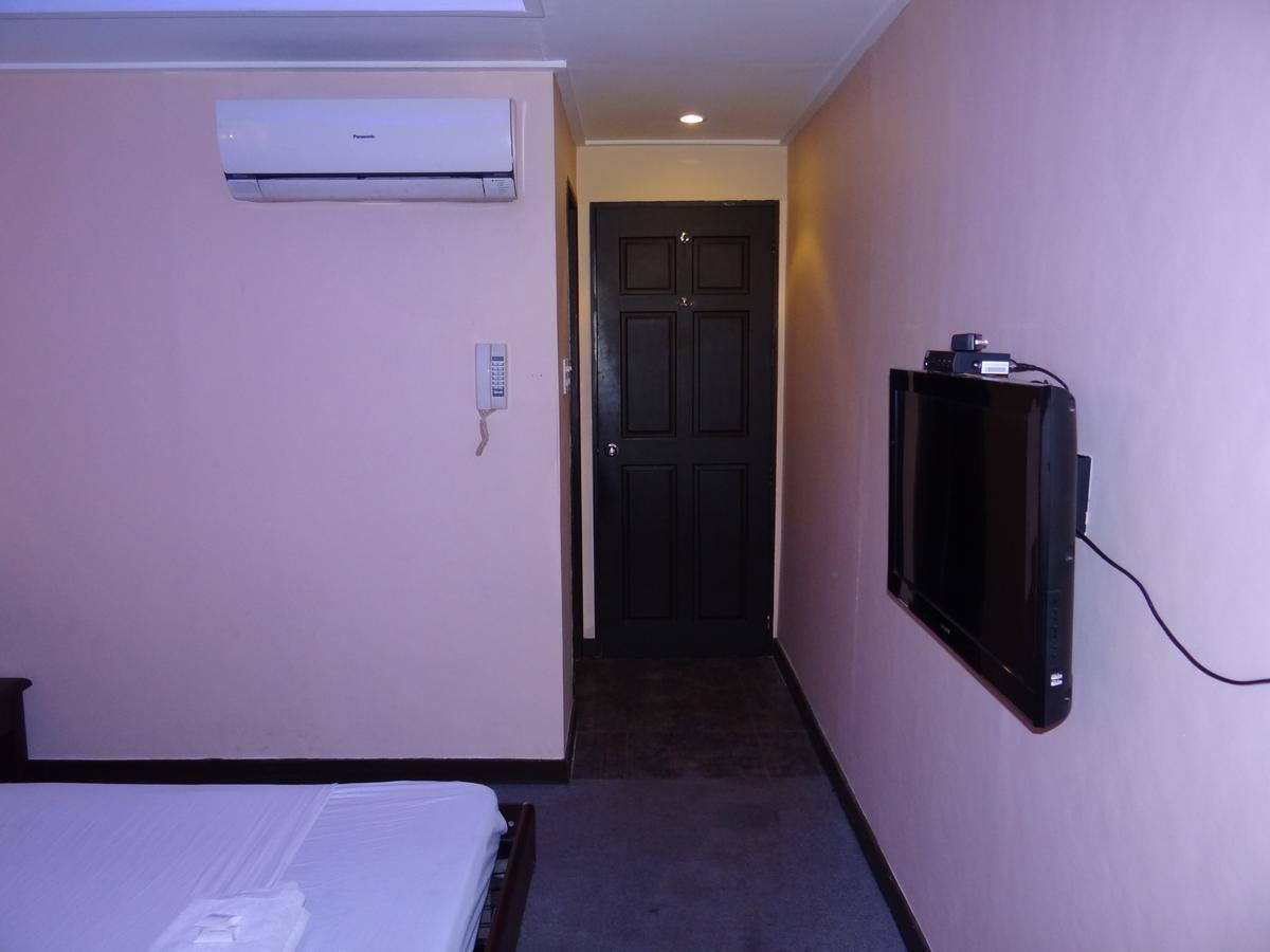 Elegance Guesthouse Pasay Esterno foto